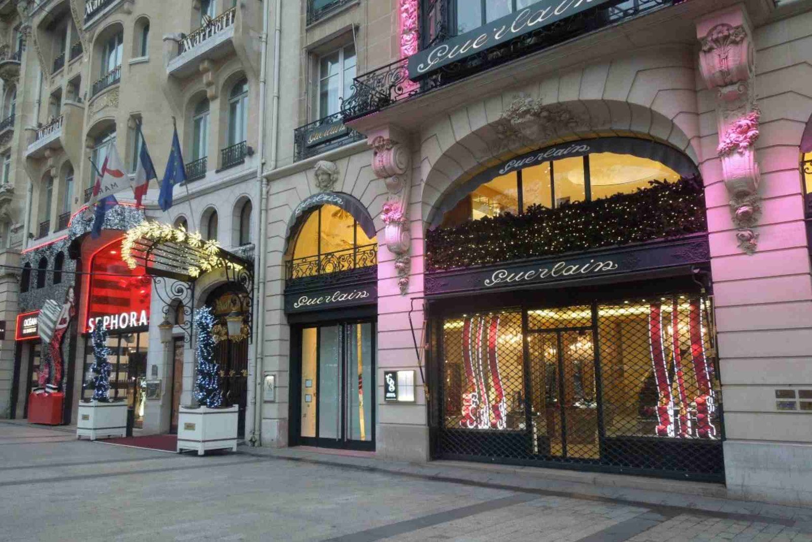 Champs Elysées Shopping Without the Crowds